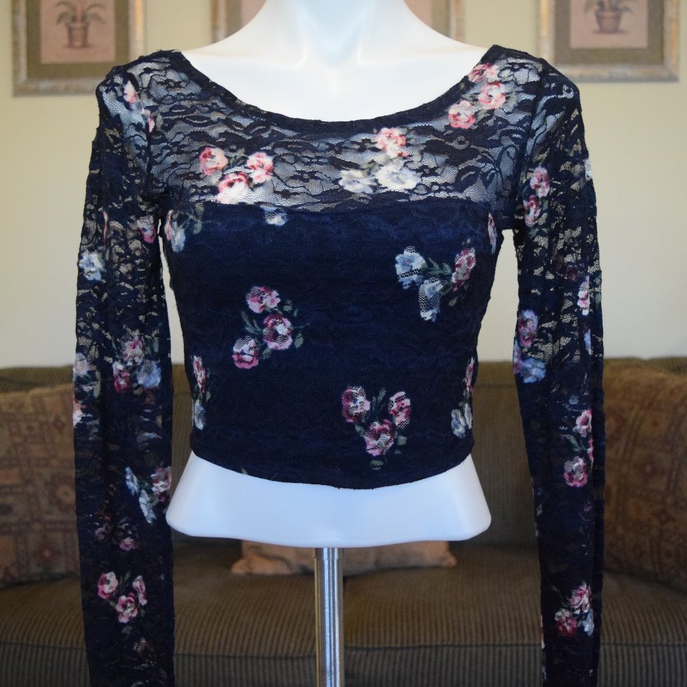 🌸 Abercrombie & Fitch Crop Top
